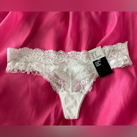 NWT H&M Lace Thongs. 3pk. Size 4. Small. - Picture 5 of 5